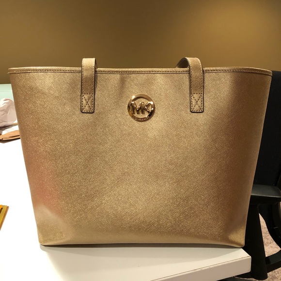 Michael Kors Handbags - Michael Kors tote